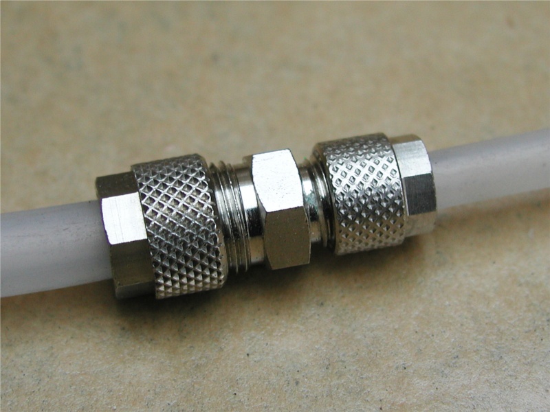 Spojka pro hadičky 6x4 a 8x6 1040 8/6-6/4